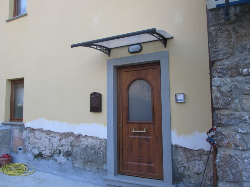Portoncino d'ingresso con pensilina